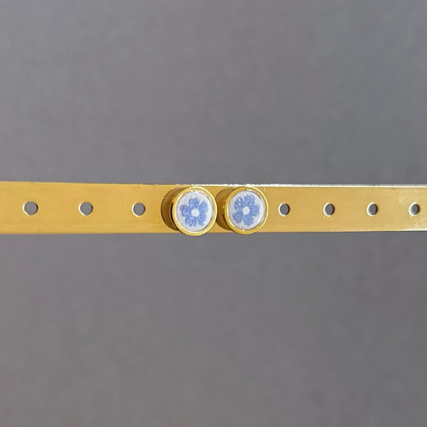 Ohrstecker Polymerton Blüten blau (rund)