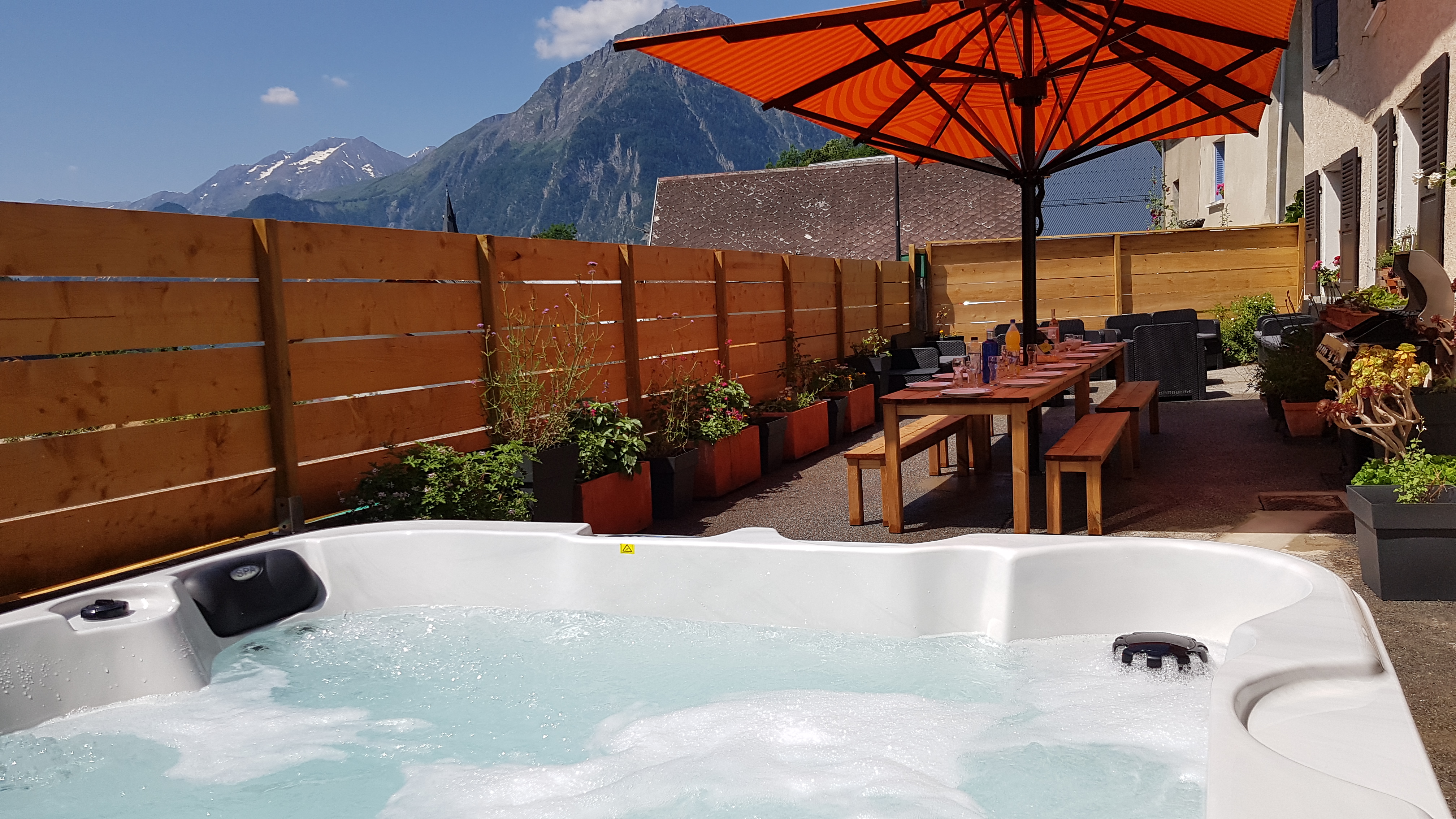 La Demeure-Terrasse-Jacuzzi