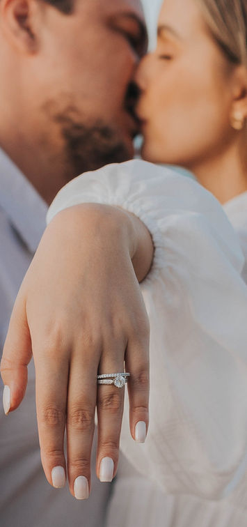 Ensaio fotográfico de um casal na praia em Búzios.