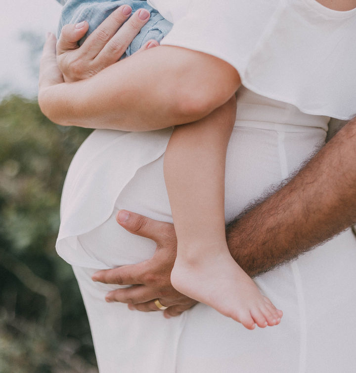 Ensaio fotográfico de uma gestante em Búzios.