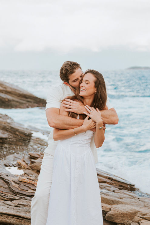 Ensaio fotográfico de um casal na praia em Búzios.