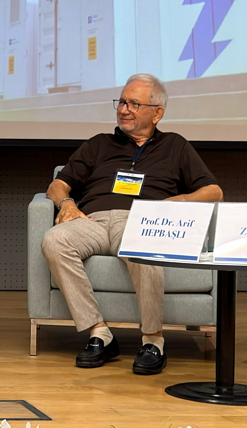 Dünyanın en önde gelen bilim insanlarından olan Prof. Dr. Arif Hepbaşlı'da Konferansda önemli sunumlar ve konuşmalar yaptı.
