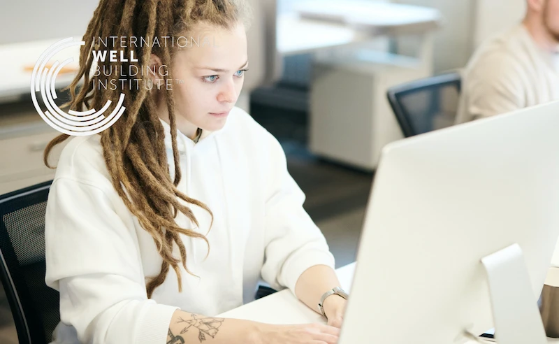 LEED v5 Online Eğitim Programı
ECOBUILD, 2009 yılından günümüze, LEED AP BD+C kimlikli yeşil bina uzmanı kadrolarıyla, yeşil bina tasarımı ve inşaatı konusunda uzmanlaşmak isteyen adaylara en kapsamlı ve güncel LEED eğitim programlarını sunmaktadır. LEED v5 Online Eğitim Programı Türkiye'nin en kapsamlı online on-demand LEED eğitim programıdır. Eğitim programı, LEED Green Associate ve sonrasında LEED yani AP yani, Akredite Profesyonel  olmak isteyenler için sınava hazırlık niteliğindedir. ECOBUILD’in LEED Eğitim Programları katılımcıları yüksek sınav başarısına sahiptir. Türkiye'deki yeşil bina uzmanlarının büyük bir çoğunluğu ECOBUILD’in sunduğu LEED Eğitim Programlarına katılmış ve başarılı olmuşlardır. Eğitim içeriğinde sınava yönelik örnek sorular ve sınav başarısını etkileyecek önemli detaylar katılımcılara profesyonel teknik eğitim olarak sunulmaktadır.