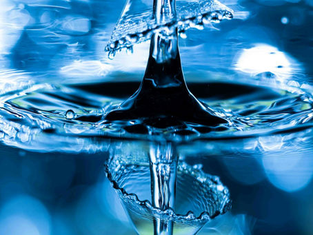 Microplastiche nell'acqua: i rischi reali e come eliminarle