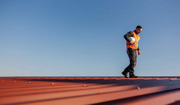 height-works39-worker-is-walking-rooftop-with-helmet-armpit.jpg
