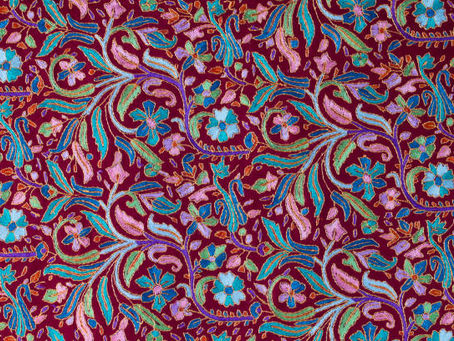 The Exquisite Tale of Kashmiri Pashmina Shawls: Origins and Elegance