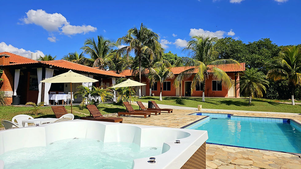 Área de lazer e piscina do Hotel Villa Charmosa em São Pedro SP