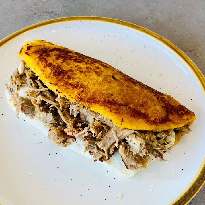 Cachapa de Pernil y Queso image