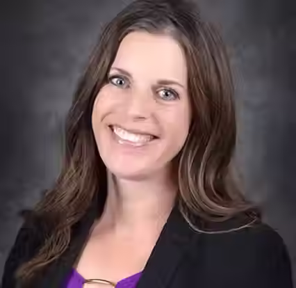 Lynette Headshot.avif