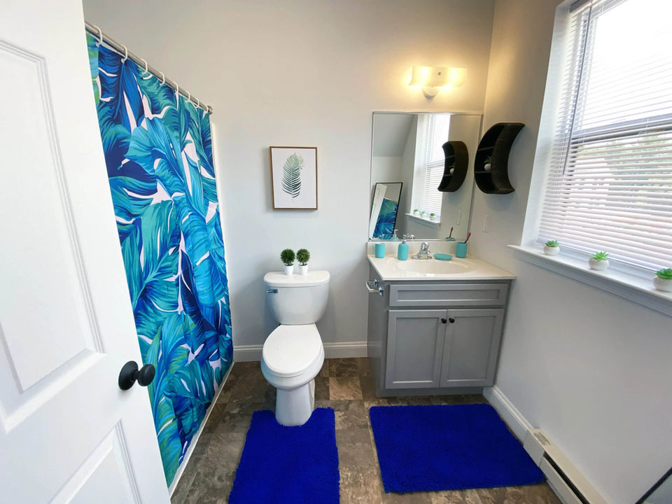 Full Sized Bathroom