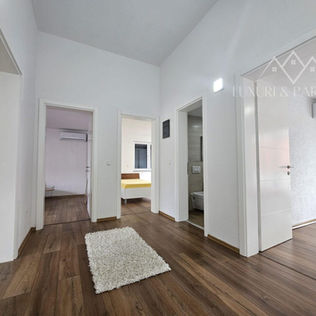 "Luksuzna vila pogled planine bazen najam Sarajevo - Premium Luxuri & Partneri"