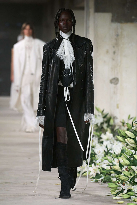 Ann demeulemeester ジレ ANN DEMEULEMEESTER | ジレ ブラック レディース | YOOX