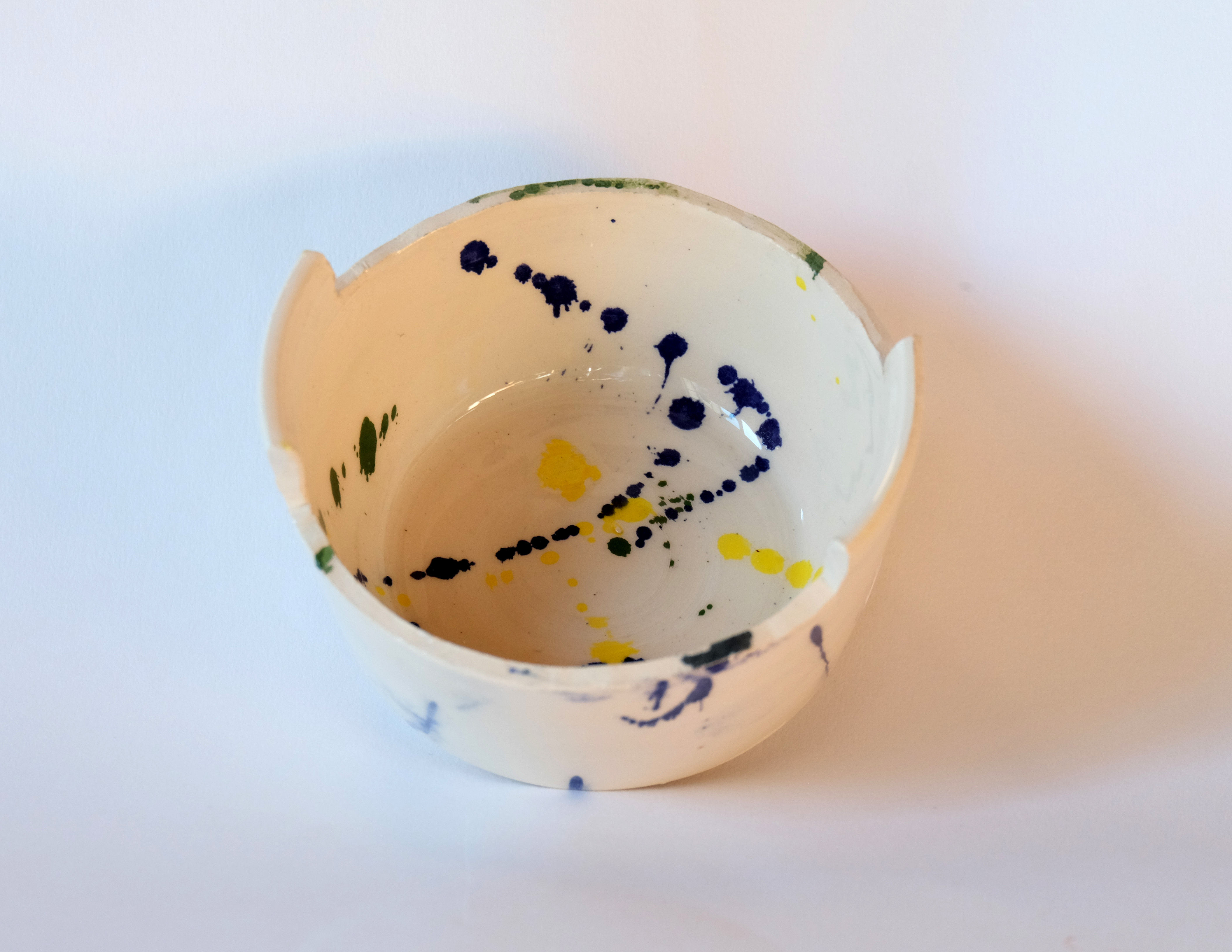 pot faïence blanche tâches de couleur atelier acao