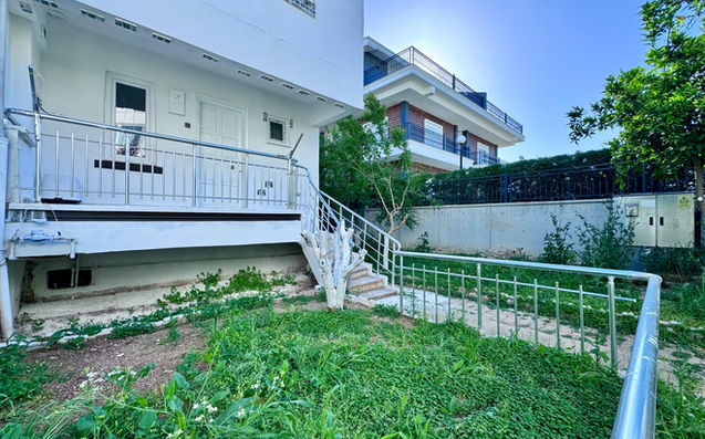 Antalya Belek'te Satılık Dubleks Villa ve Bahçesi