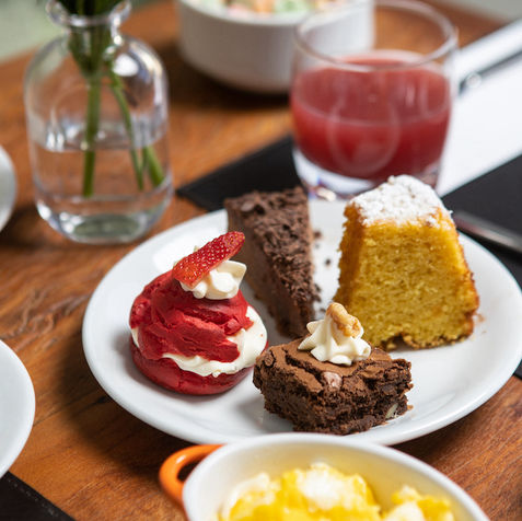 O café da manhã no Hotel Altitude Lodge em Campos do Jordão é tudo que você precisa para começar bem o seu dia