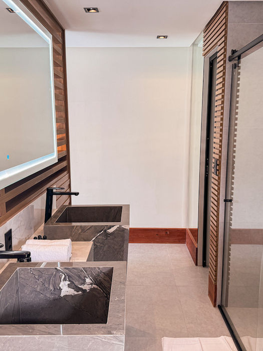 vista interna do banheiro do bangalô Poozendin em Canoa Quebrada-CE