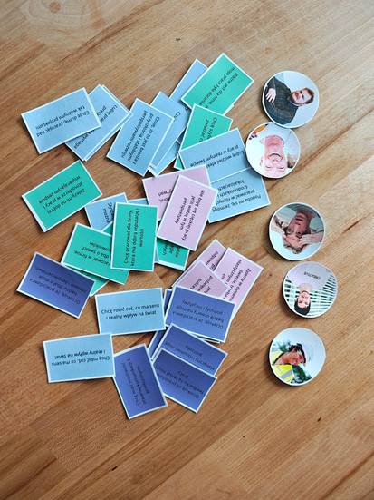 Materiały warsztatowe do pracy z kartami person.