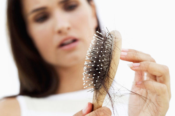 ¿Caída de cabello? Conoce las causas y tratamiento