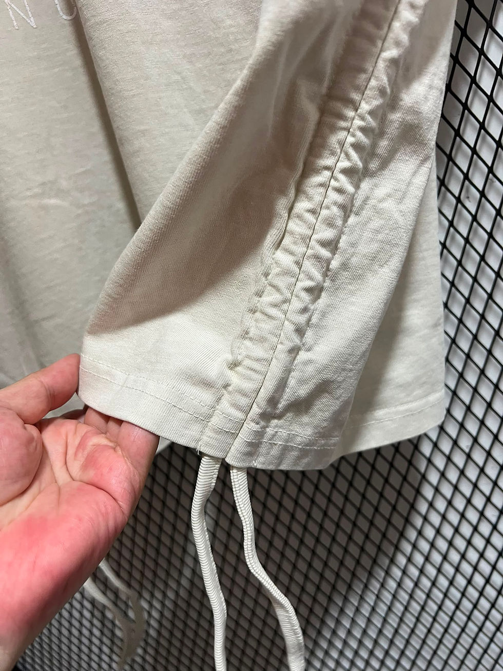 縮圖：側繩print tee