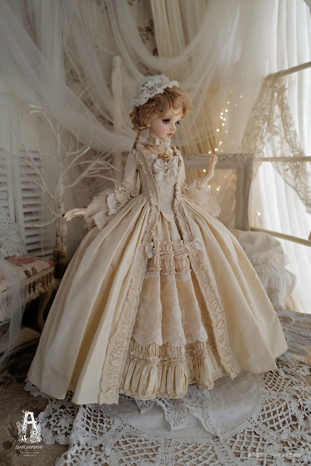 Robe a la Francaise : cream | ancienne