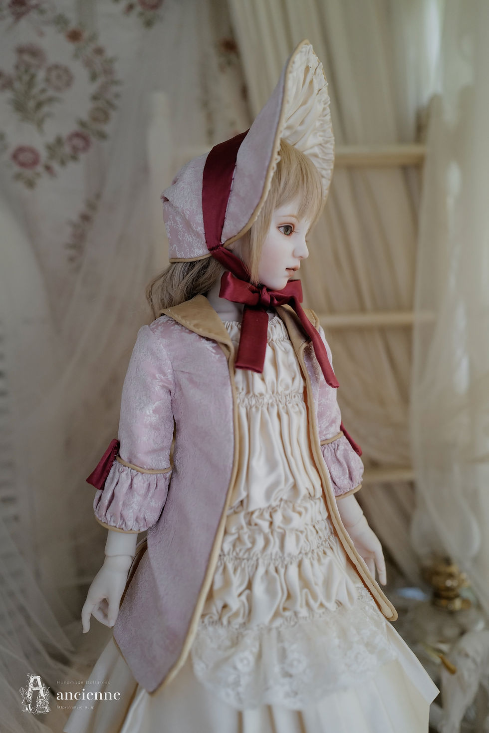 サムネイル： アンティークドールドレス［Alma］赤いリボン
