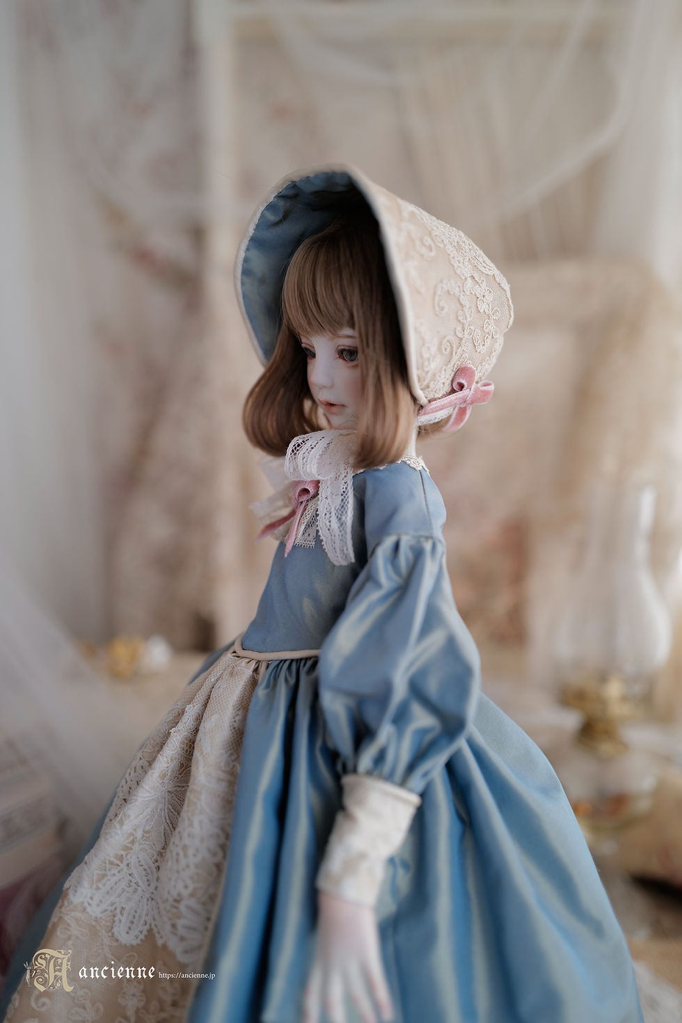 サムネイル： 朝霧の庭のドレス