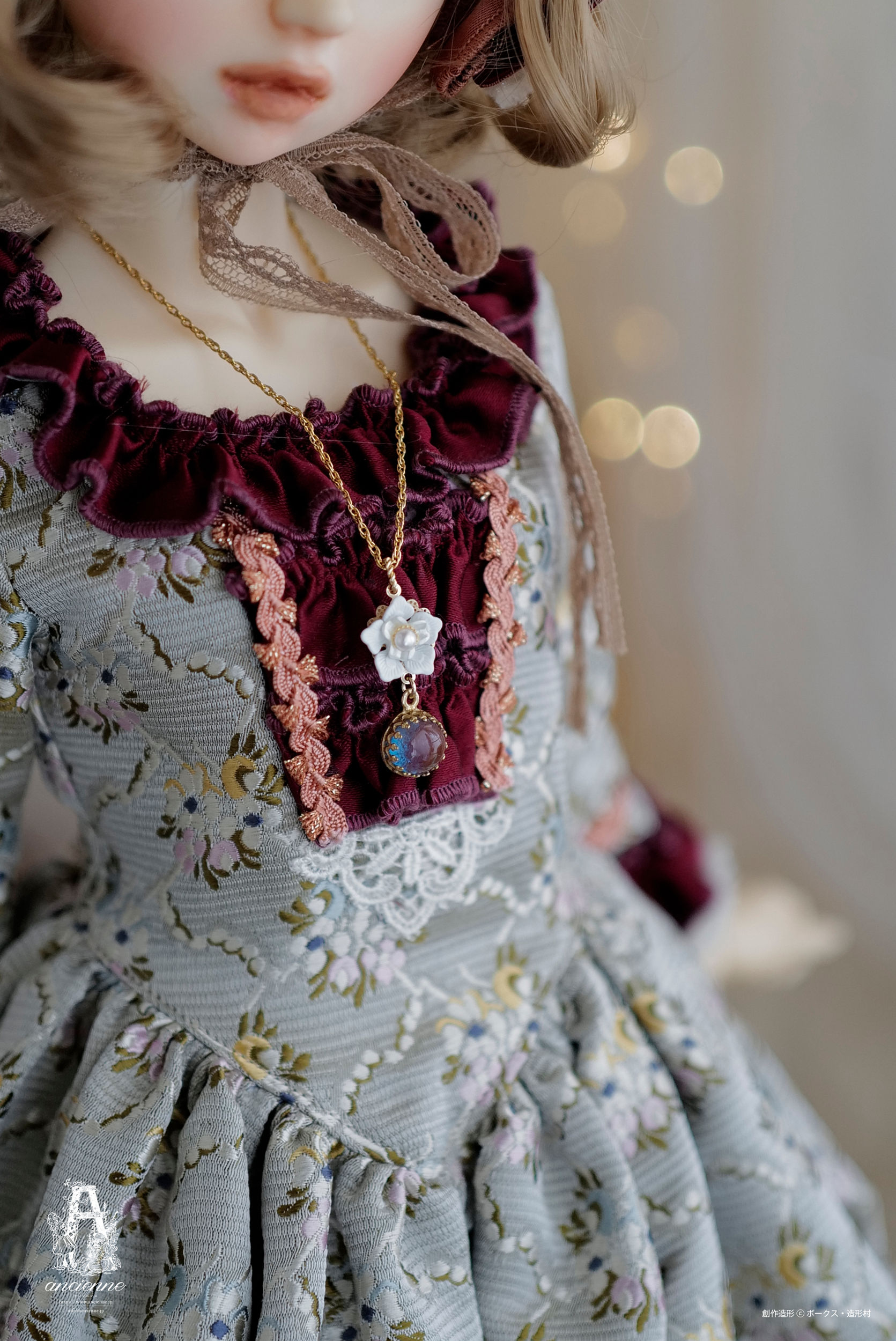 サフィレット風硝子と白花ネックレス