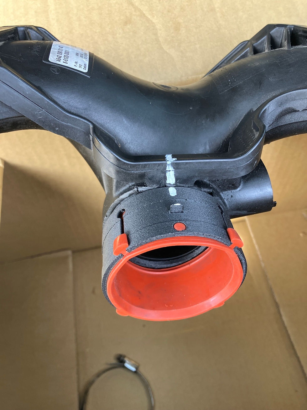 Thumbnail: Mercedes OM642 E350CDI Intake Air Duct A6420902242, A6420901742, w212 w213 w204 w166. Мерцедес въздуховод "Лястовица" от 2010