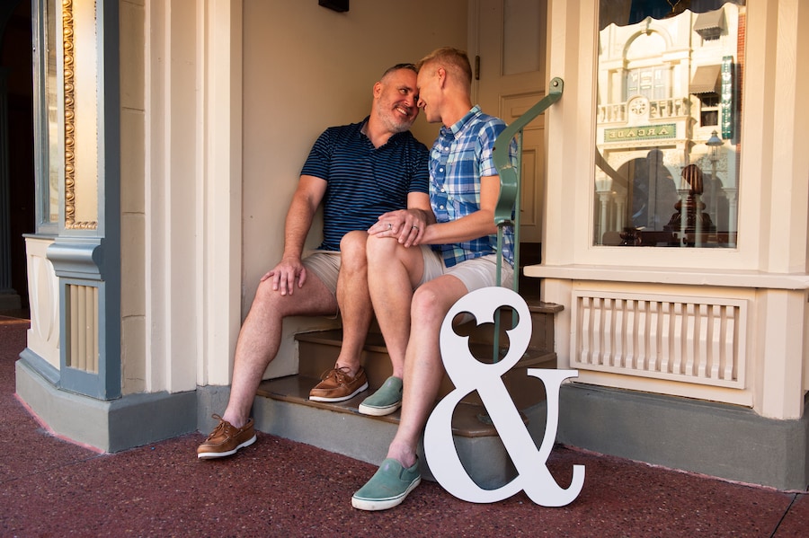 Guests enjoying Disney PhotoPass Capture Your Moment