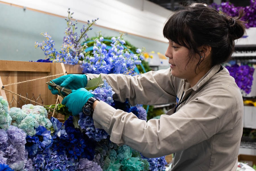 Cast member building the COMPASS silleta