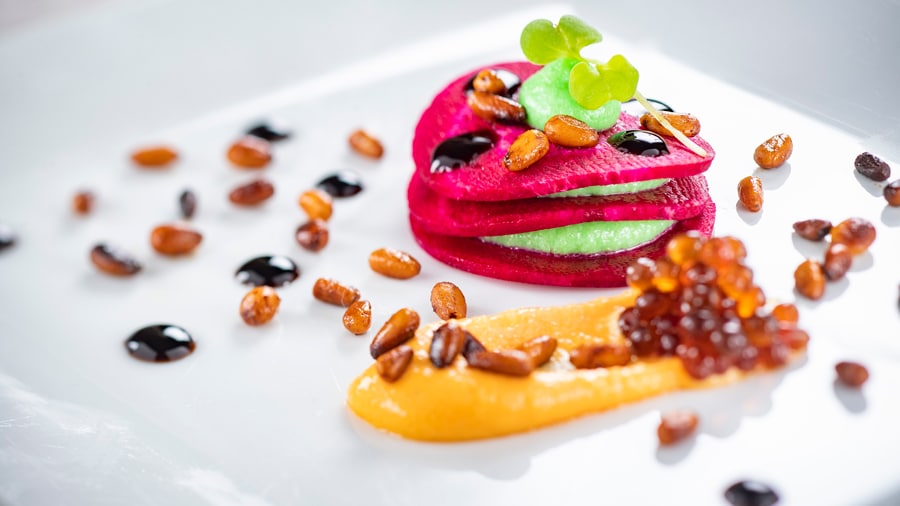 Mille-Feuille de Betteraves aux Herbes et Noix de Cajoux