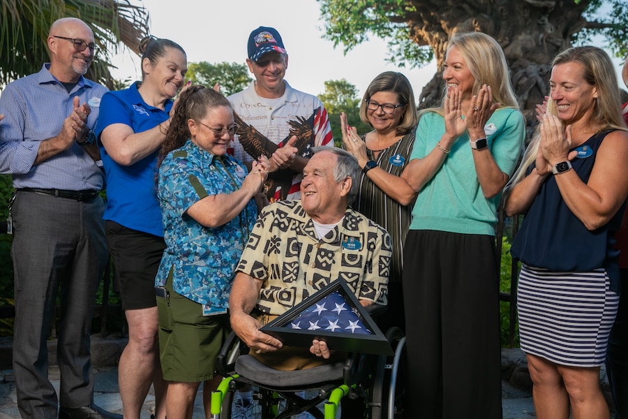 Cast member group celebrates award