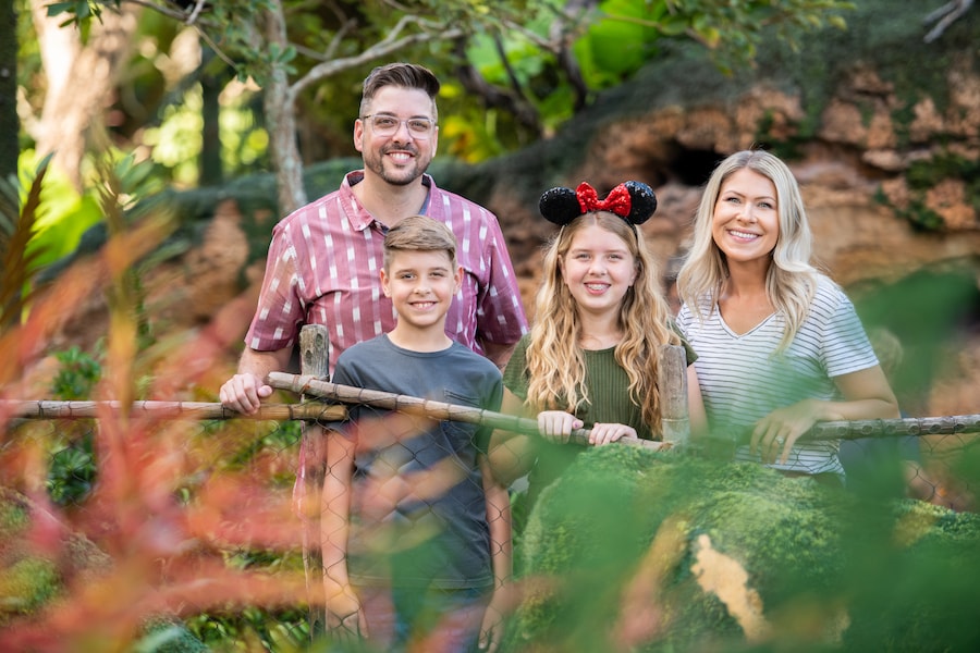 Guests enjoying Disney PhotoPass Capture Your Moment
