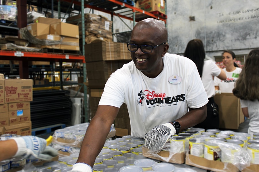 Perry Crawley VoluntEARS with Cast