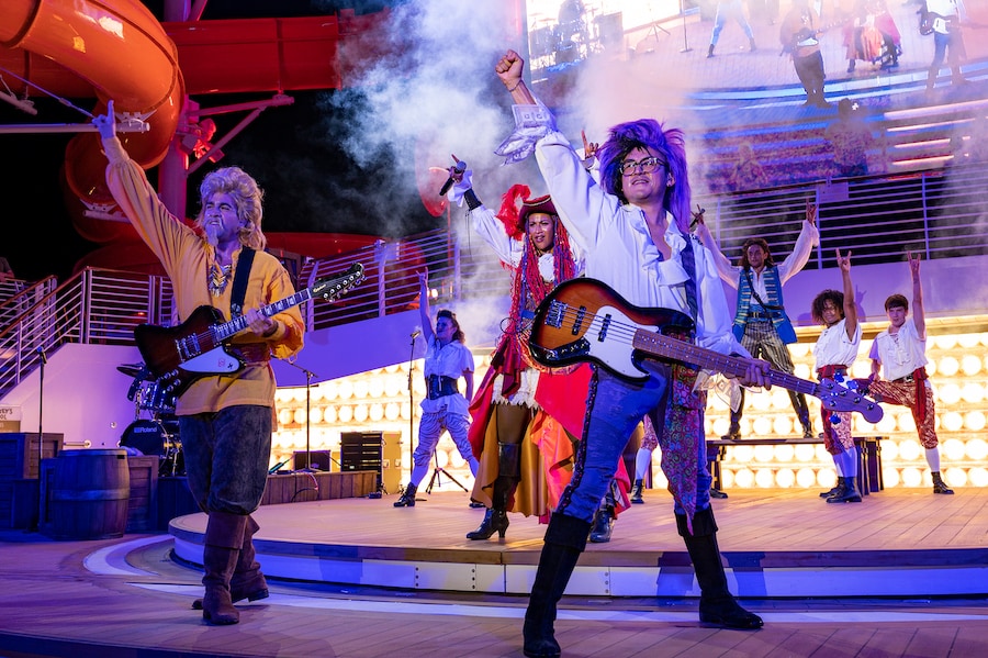 Pirates in Nighttime Entertainment on the Disney Wish