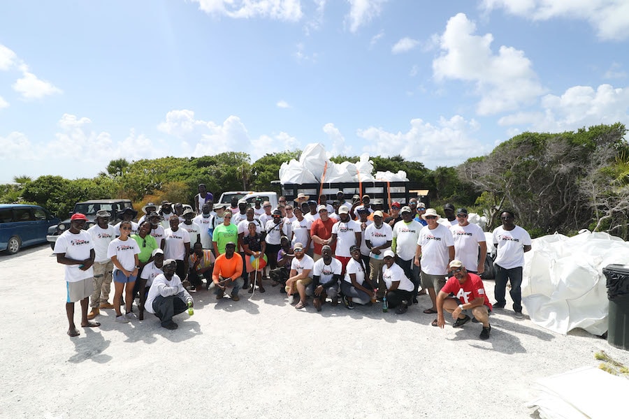 Disney Cruise Line VoluntEARS Clean Up the Coast