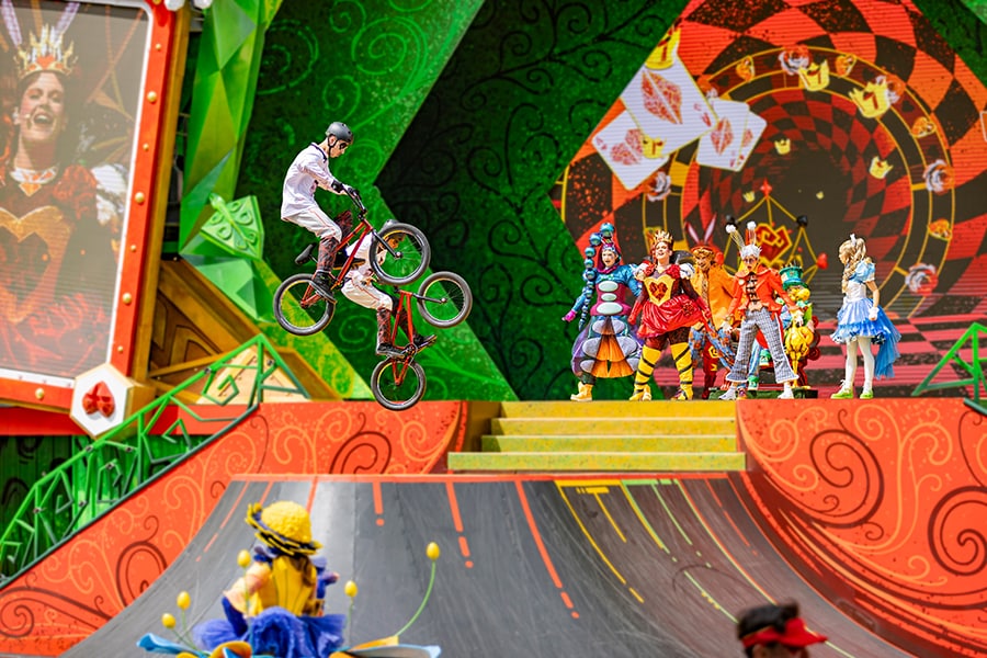 “Alice & the Queen of Hearts: Back to Wonderland” Show at Disneyland Paris