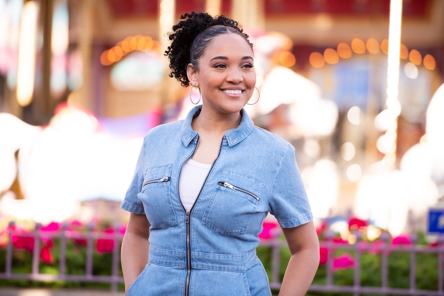 Guests enjoying Disney PhotoPass Capture Your Moment