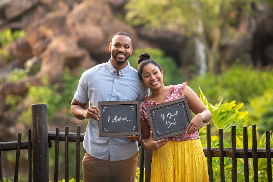 Guests enjoying Disney PhotoPass Capture Your Moment