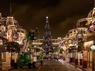 8 Festive Facts You Need to Know About Holiday Décor at Walt Disney World