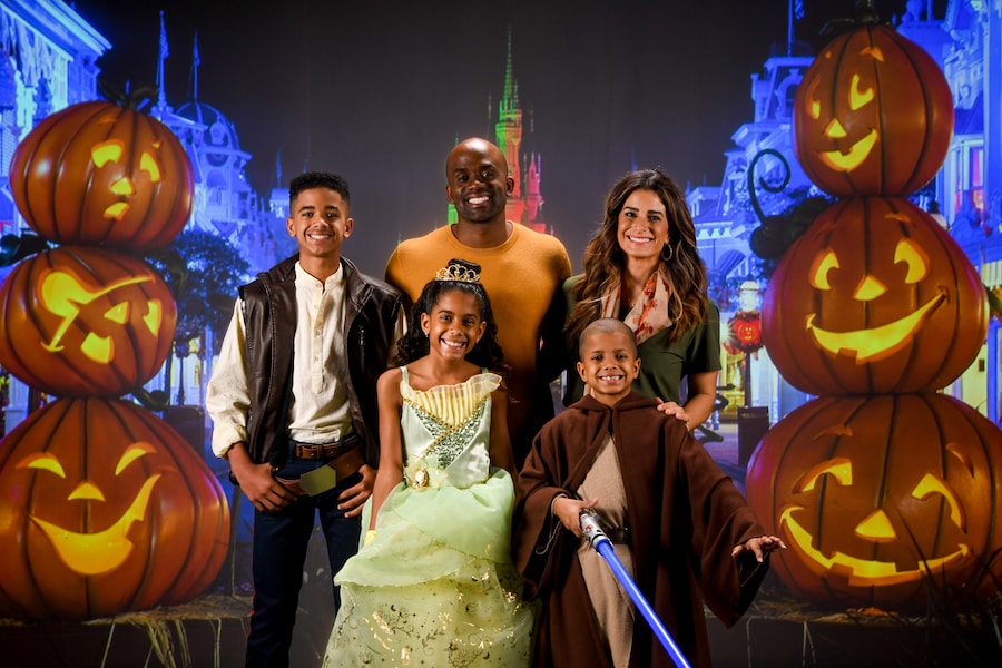 Disney PhotoPass Virtual Background