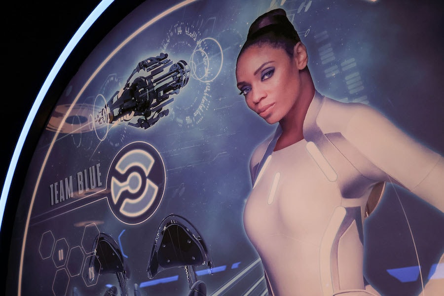 Graphic of a Siren pictured next to the logo for Team Blue in TRON Lightcycle / Run