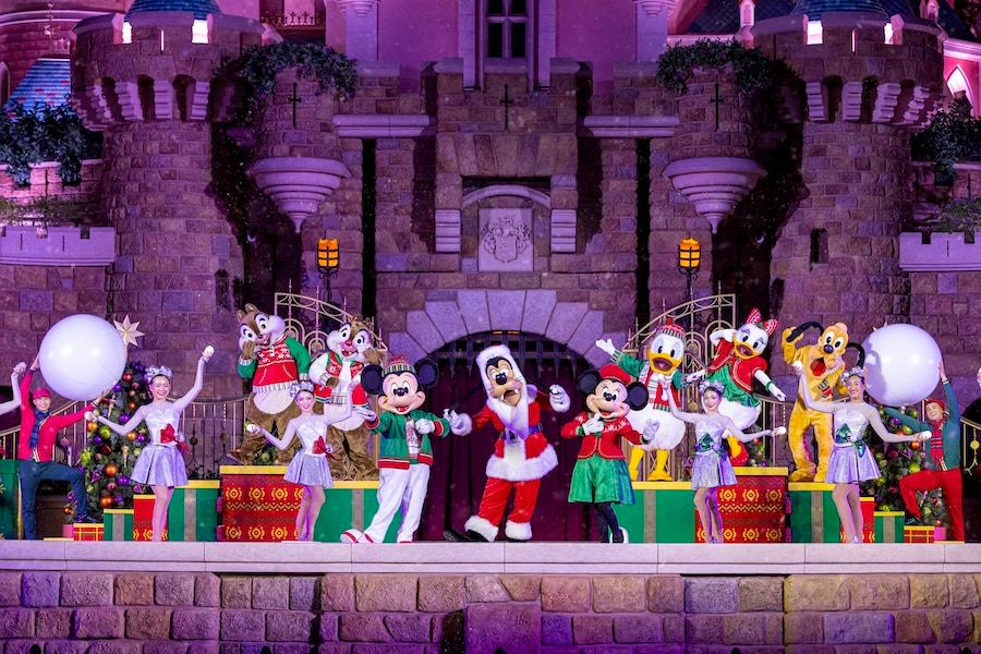 “Santa Goofy’s Magical Snowfall” 