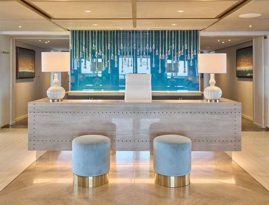 National Geographic Islander II. Reception desk.