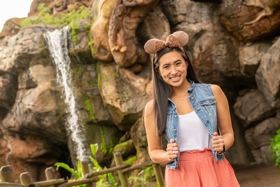Guests enjoying Disney PhotoPass Capture Your Moment