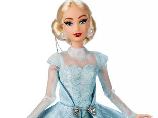 Disney Designer Collection Cinderella Limited Edition and pin.