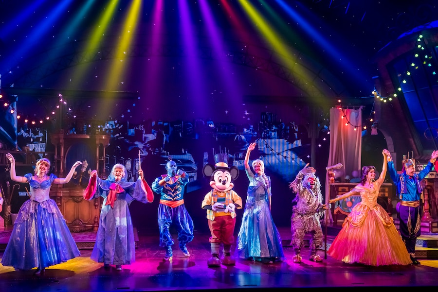 The Enchanting Tale of Mickey and the Magician scene