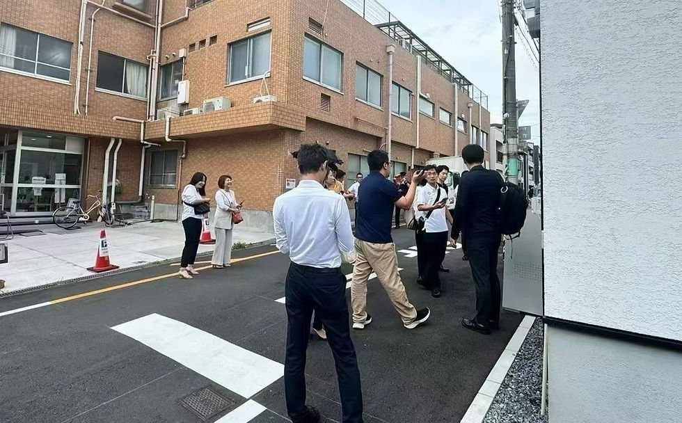 施設内外での説明を通じて、特区民泊制度の課題について意見交換が行われた