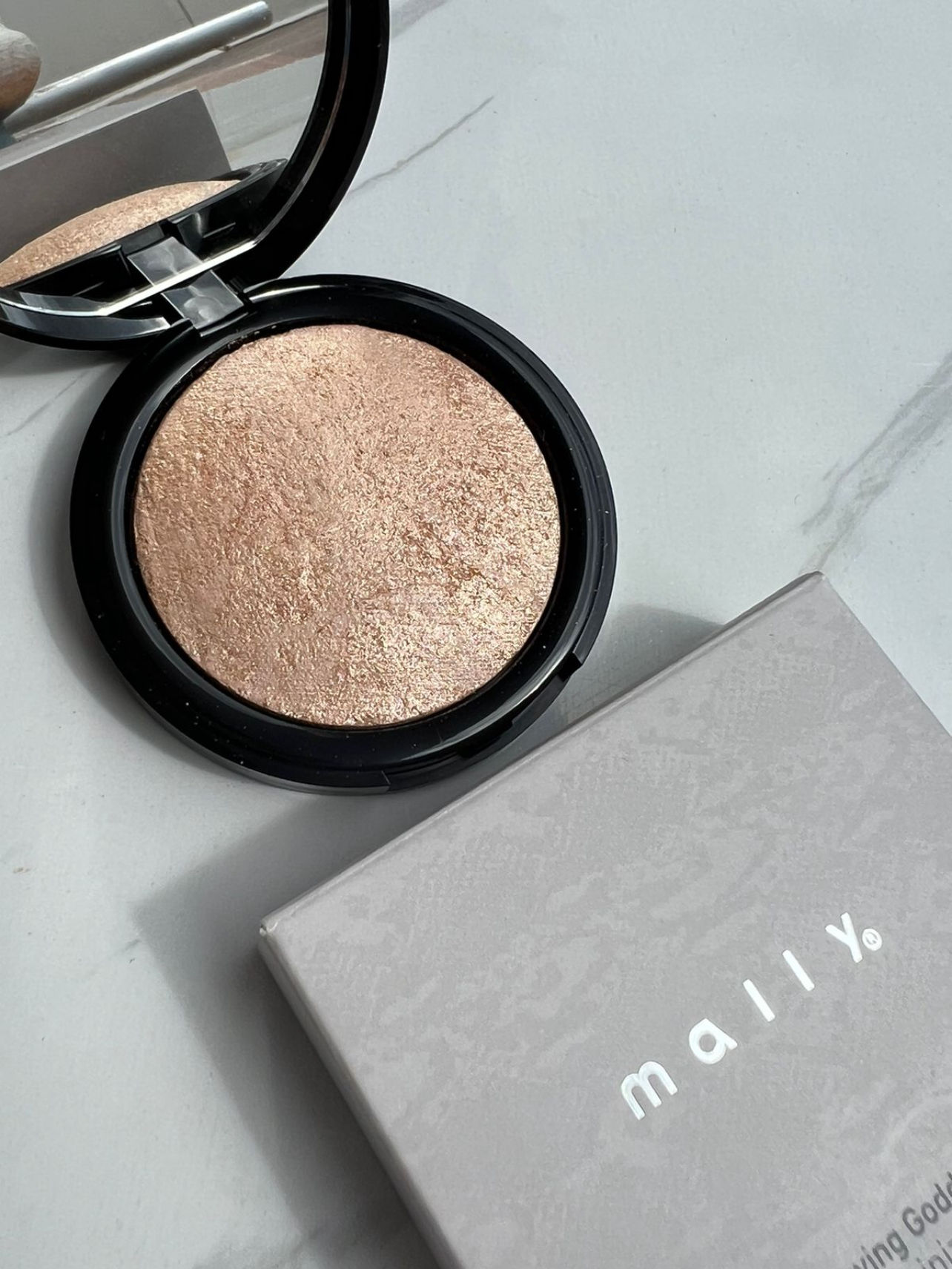 ILUMINADOR MALLY GLOWING GODDNESS