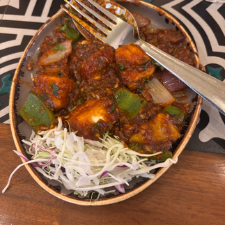 Picture showing Shanghai Chilli Paneer on a bed of salad